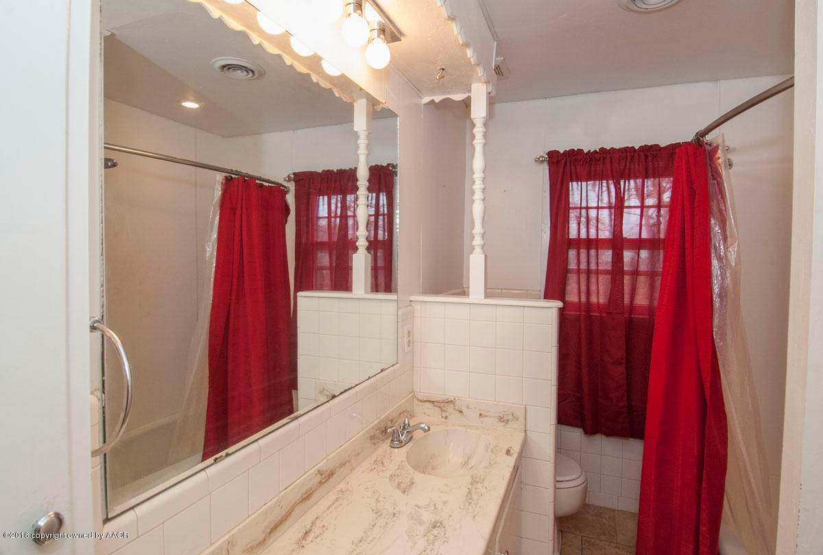 990 West Country Club Road Canyon, TX 79015 - Photo 18 of 34 BATHROOM 2