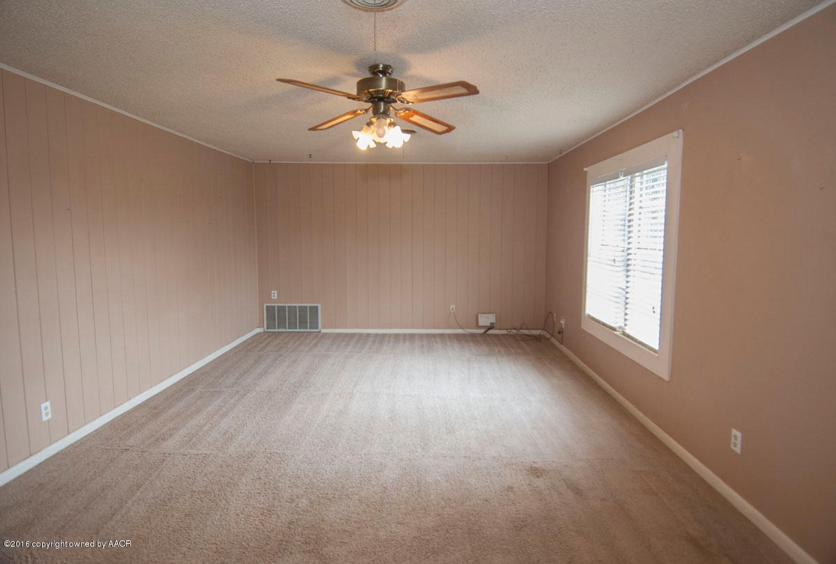 990 West Country Club Road Canyon, TX 79015 - Photo 4 of 34 LIVING VIEW 1