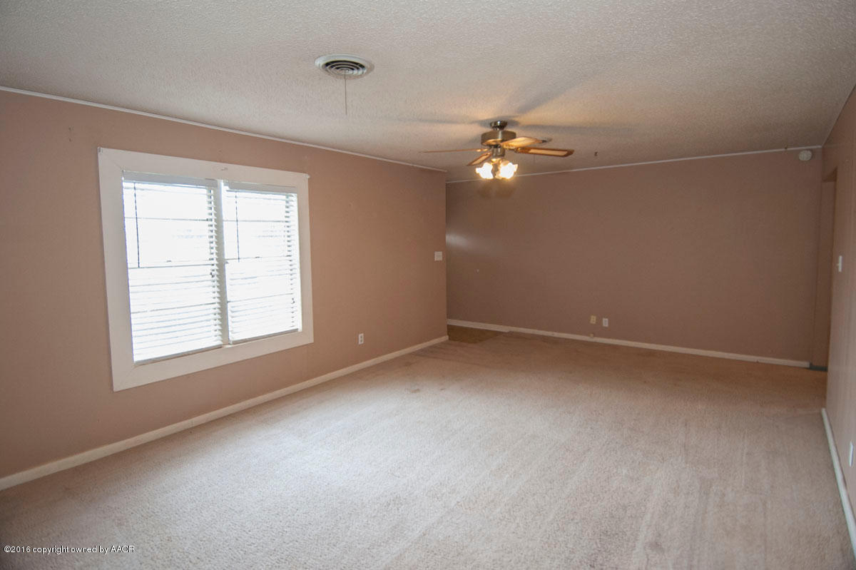 990 West Country Club Road Canyon, TX 79015 - Photo 5 of 34 LIVING VIEW 2