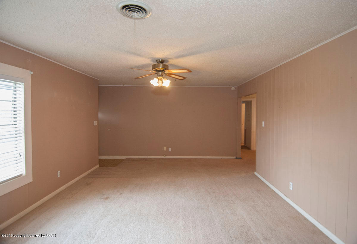 990 West Country Club Road Canyon, TX 79015 - Photo 6 of 34 LIVING VIEW 3