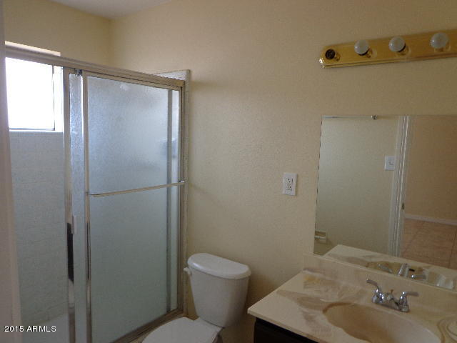 2202 West Pecan Road Phoenix, AZ 85041 - Photo 11 of 13 2202 Pecan M Bath