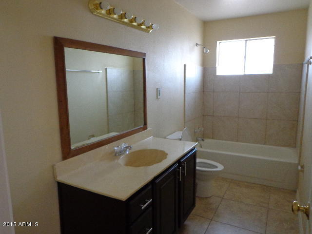 2202 West Pecan Road Phoenix, AZ 85041 - Photo 8 of 13 2202 Pecan Guest Bath