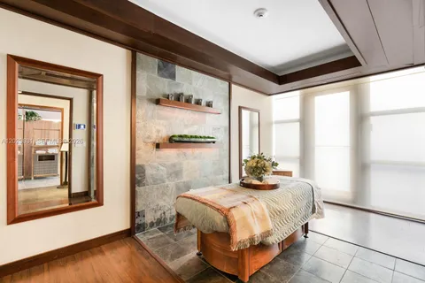 $2,075,000 | 5875 Collins Avenue, Unit 501, Miami Beach, FL 33140