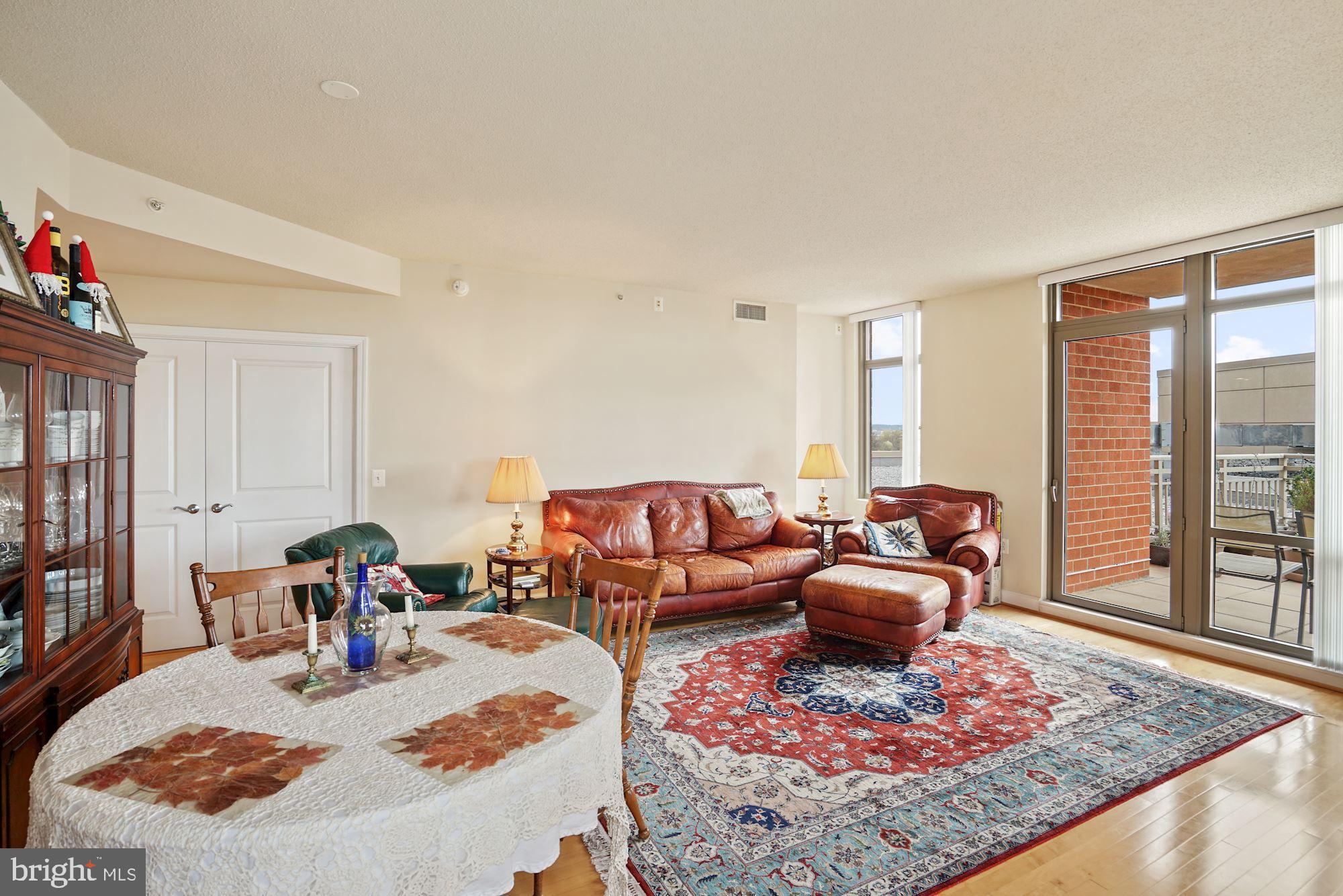 3650 South Glebe Road, Unit 749 Arlington, VA 22202 - Photo 4 of 54 Living Room