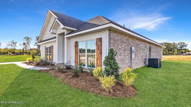 $349,900 | 718 Honeysuckle Loop, Canton, MS 39046