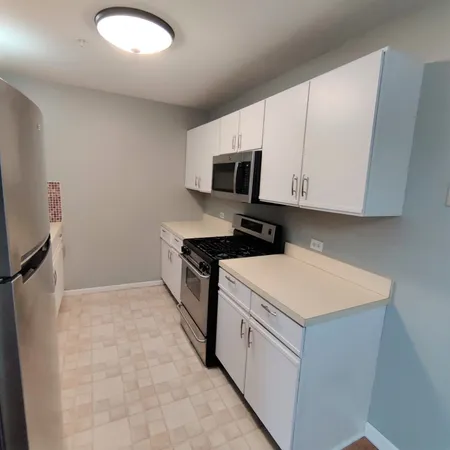 $1,800 | 21w400 North Avenue, Unit 36, Lombard, IL 60148