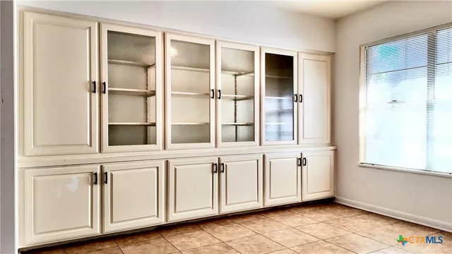 a view of a livingroom with an entryway