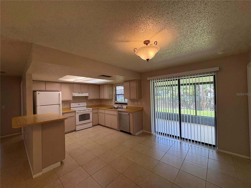 3927 Worcester Road Sarasota, FL 34231 - Photo 5 of 19 Gallery Image 5