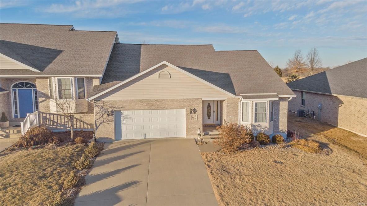 727 Ridge Road Waterloo, IL 62298 - Photo 1 of 33
