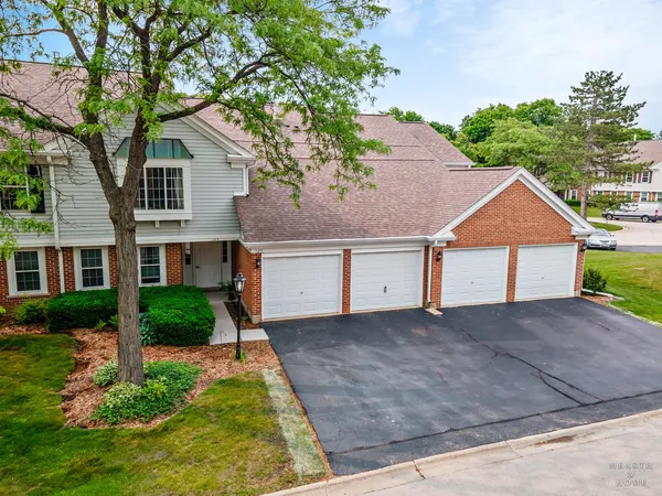 $389,900 | 125 Rob Roy Lane, Unit C, Prospect Heights, IL 60070