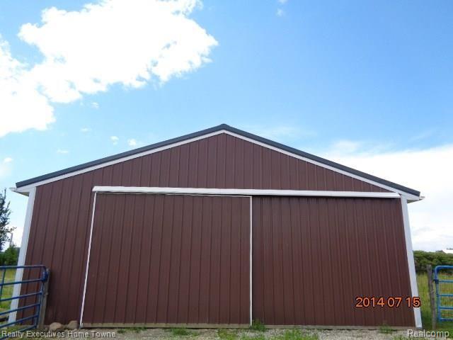 8233 Oatman Road Avoca, MI 48006 - Photo 4 of 34 Picture 040.jpg