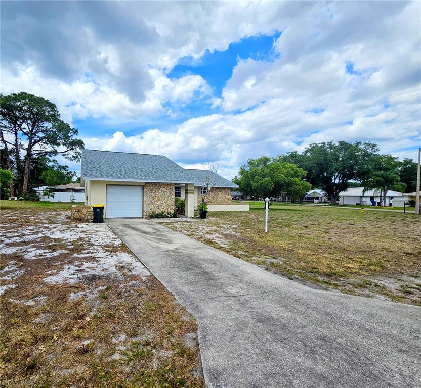 4008 Bianca Street Sebring, FL 33872 - Photo 2 of 32