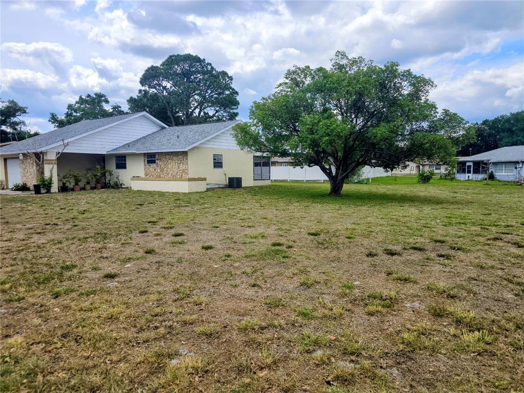 4008 Bianca Street Sebring, FL 33872 - Photo 3 of 32