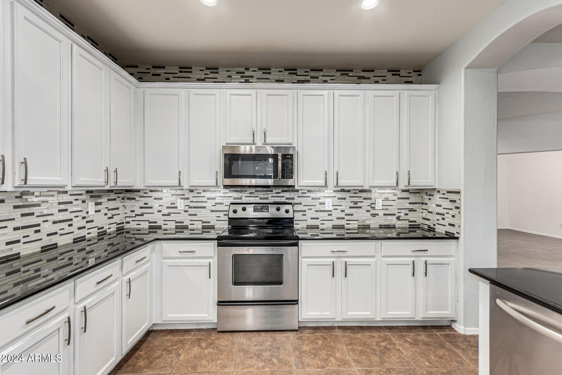 2028 West Carter Road Phoenix, AZ 85041 - Photo 14 of 54 21 - Carter