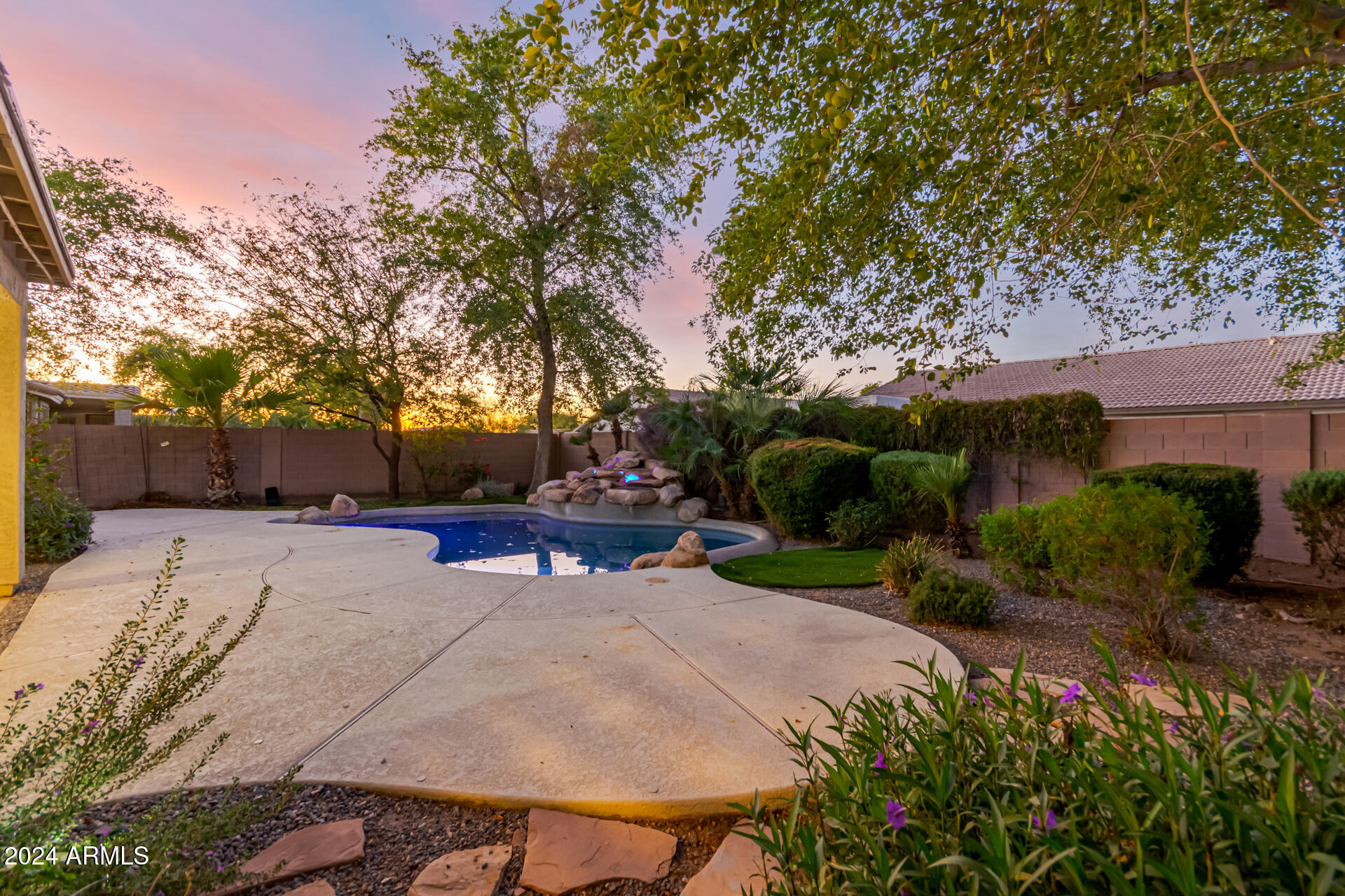 2028 West Carter Road Phoenix, AZ 85041 - Photo 41 of 54 48 - Carter