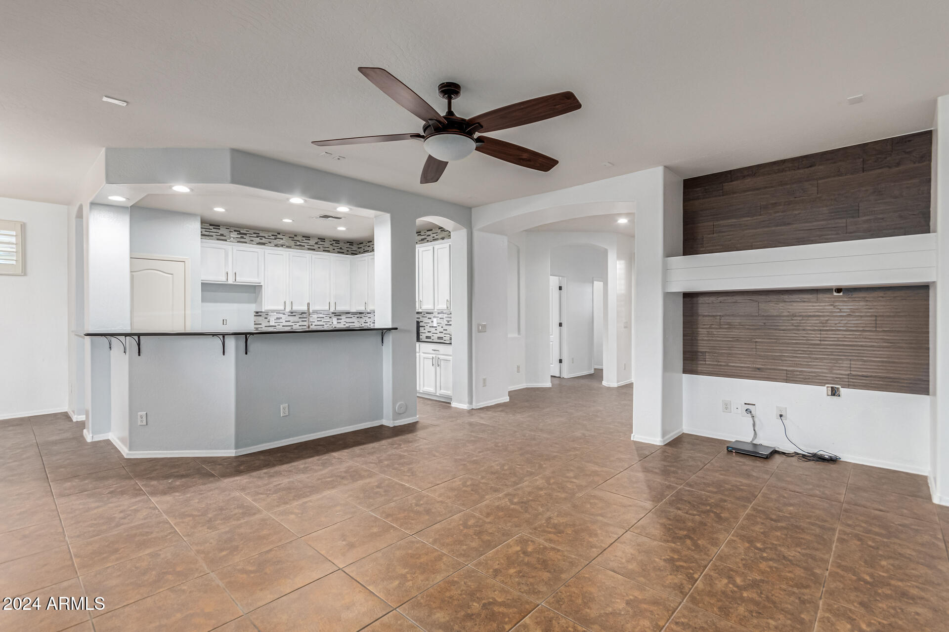 2028 West Carter Road Phoenix, AZ 85041 - Photo 6 of 54 16 - Carter