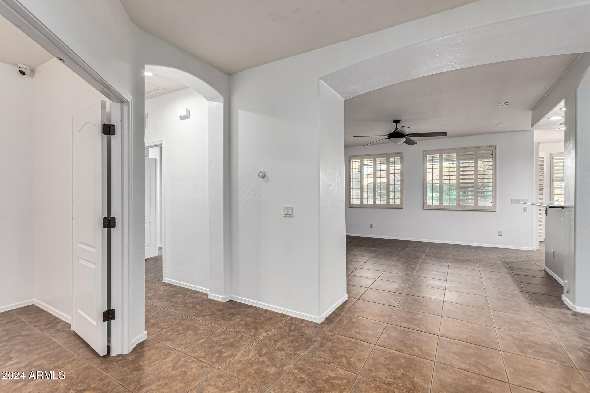 2028 West Carter Road Phoenix, AZ 85041 - Photo 9 of 54 14 - Carter