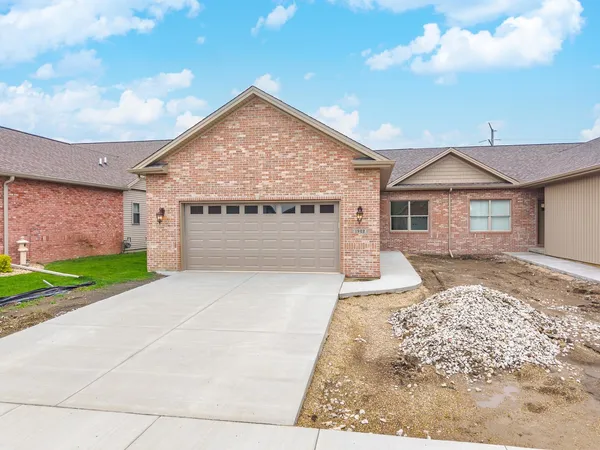 $429,900 | 1922 Dunraven Road, Bloomington, IL 61704