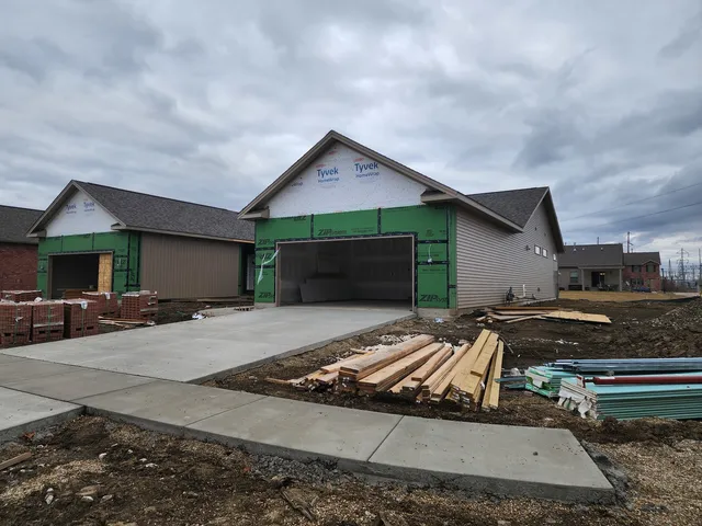 $429,900 | 1922 Dunraven Road, Bloomington, IL 61704