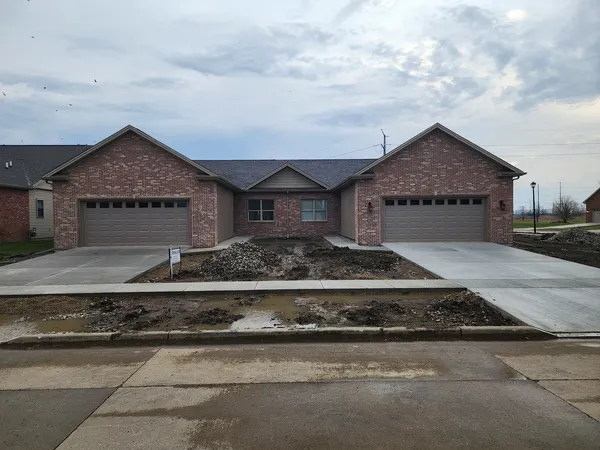 $429,900 | 1922 Dunraven Road, Bloomington, IL 61704