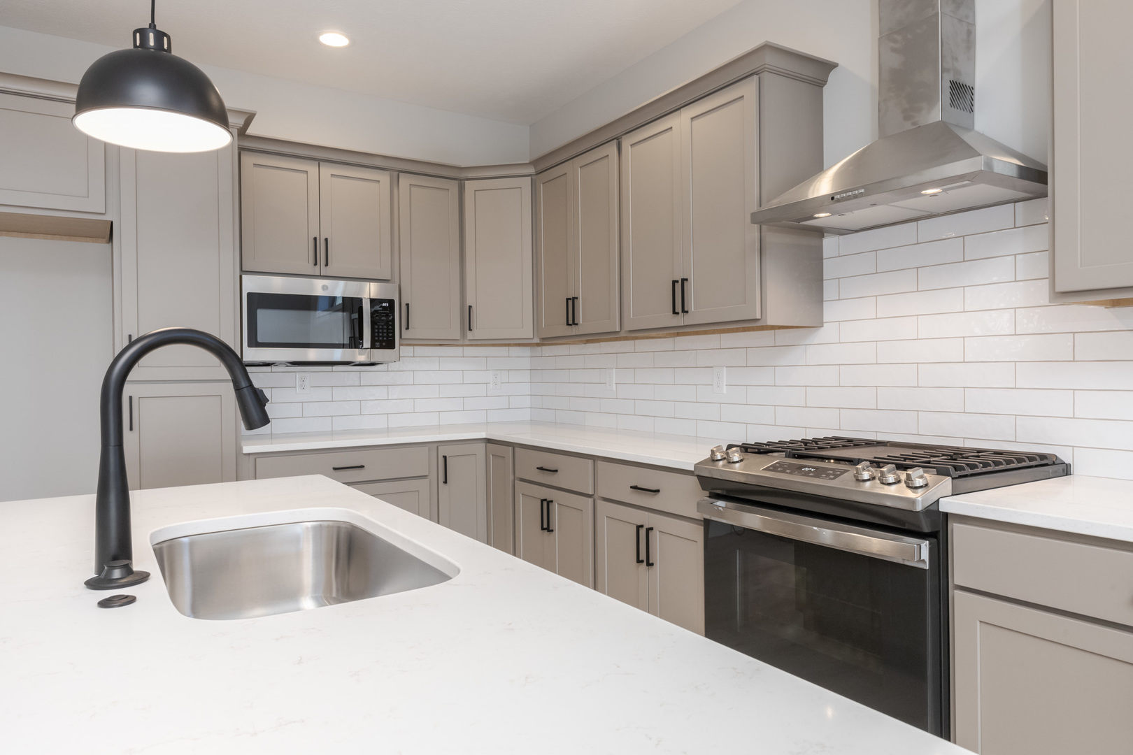 1922 Dunraven Road Bloomington, IL 61704 - Photo 15 of 27