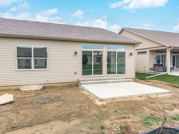 $429,900 | 1922 Dunraven Road, Bloomington, IL 61704
