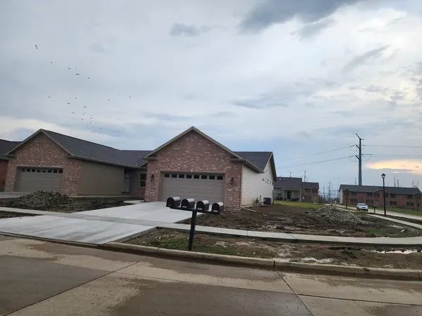 $429,900 | 1922 Dunraven Road, Bloomington, IL 61704