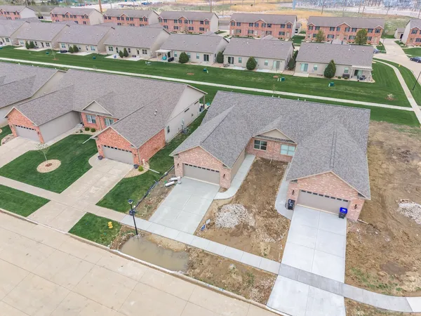 $429,900 | 1922 Dunraven Road, Bloomington, IL 61704