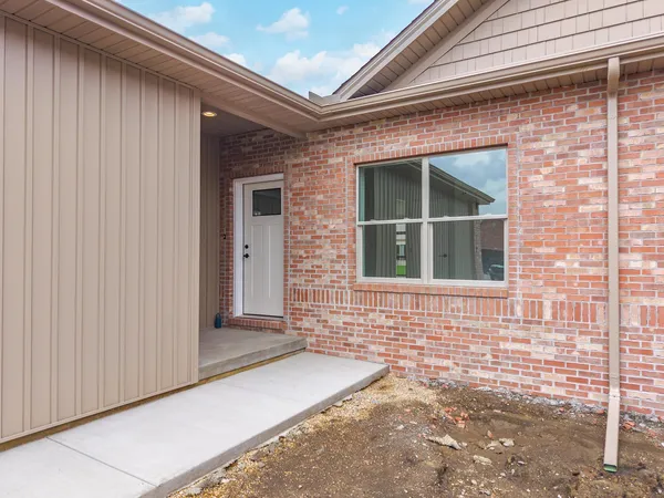 $429,900 | 1922 Dunraven Road, Bloomington, IL 61704