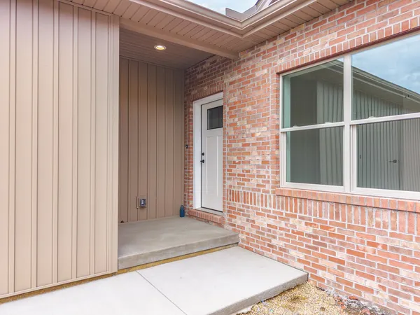 $429,900 | 1922 Dunraven Road, Bloomington, IL 61704