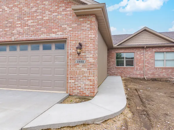 $429,900 | 1922 Dunraven Road, Bloomington, IL 61704