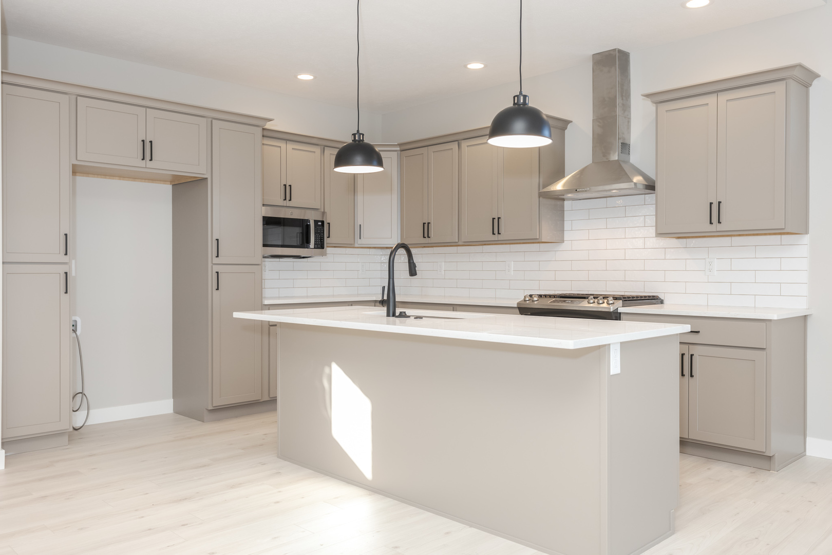 1922 Dunraven Road Bloomington, IL 61704 - Photo 9 of 27