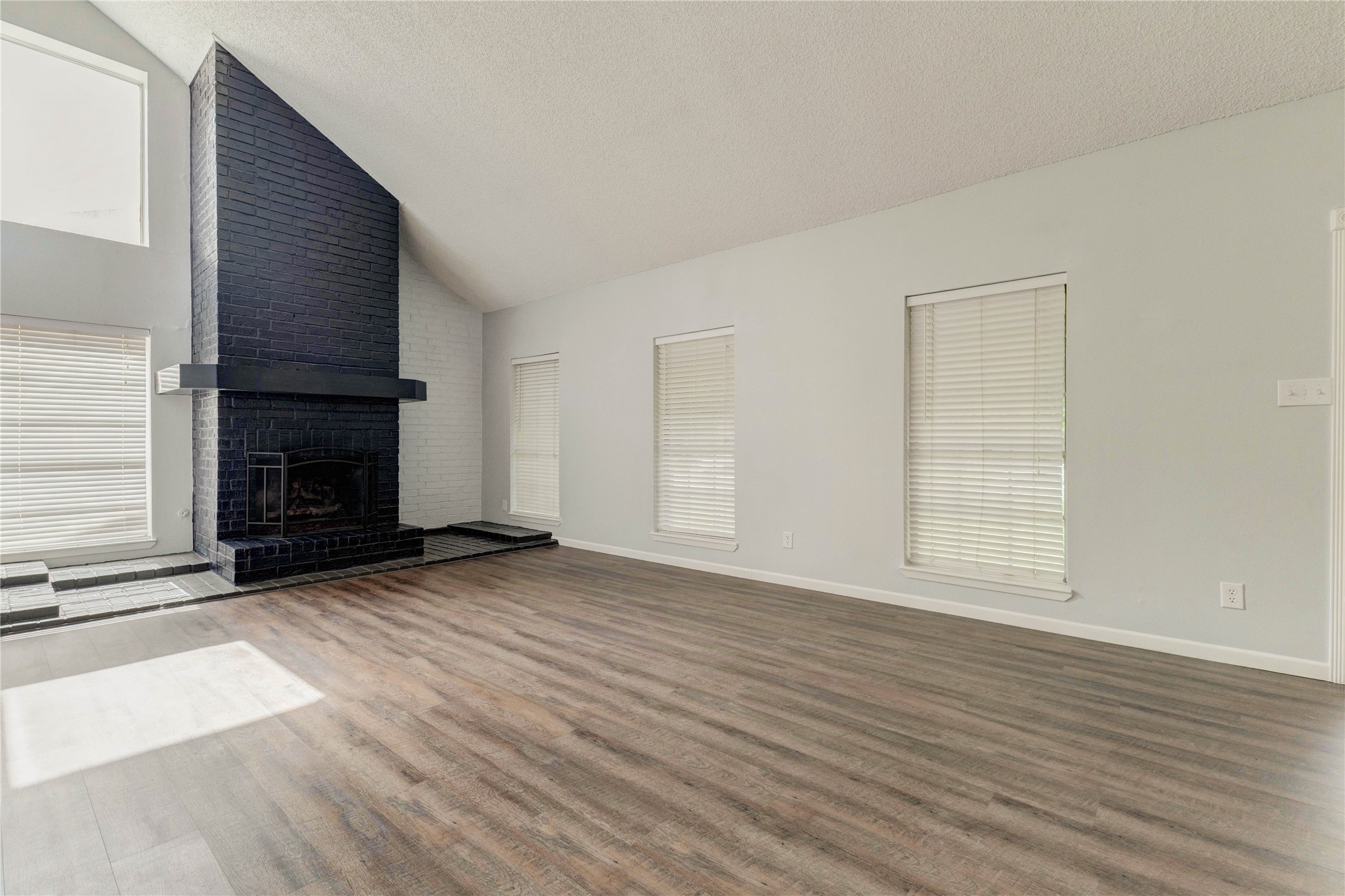 9614 Charter Ridge Drive Houston, TX 77070 - Photo 4 of 27 Gallery Image 4
