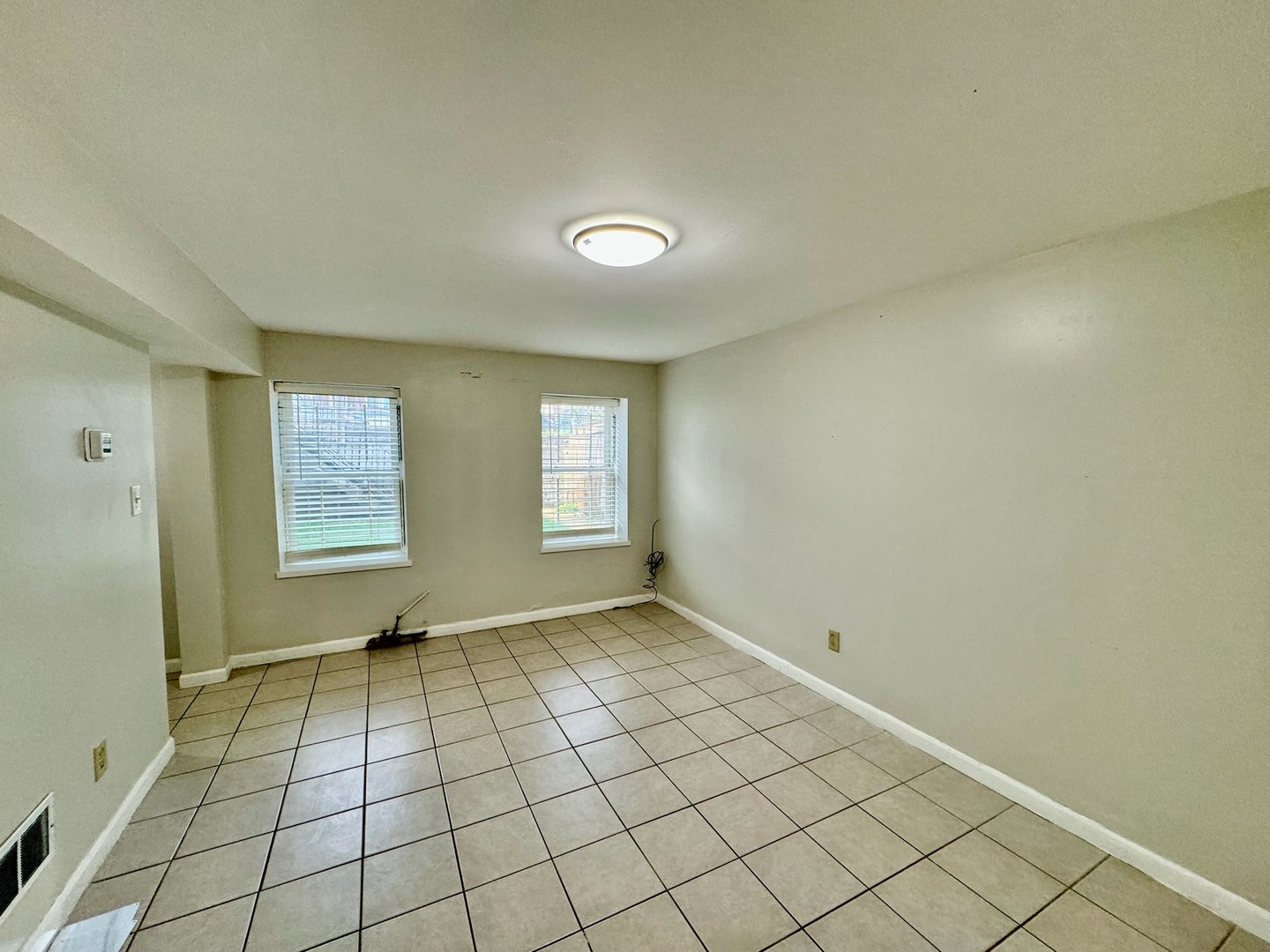 2011 West 22nd Place, Unit 1 Chicago, IL 60608 - Photo 4 of 13 a view of an empty room and window
