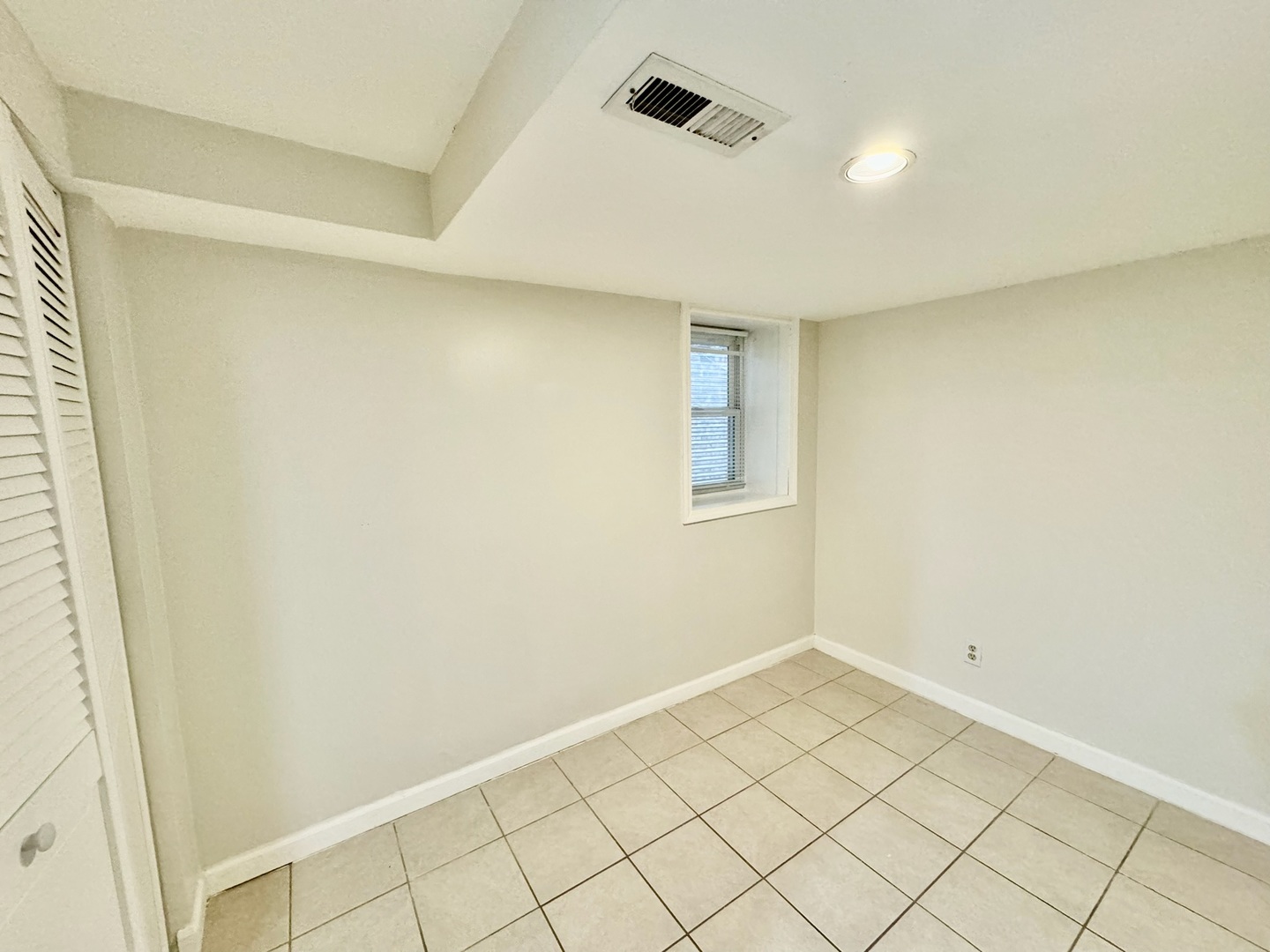 2011 West 22nd Place, Unit 1 Chicago, IL 60608 - Photo 9 of 13 a view of a room with window