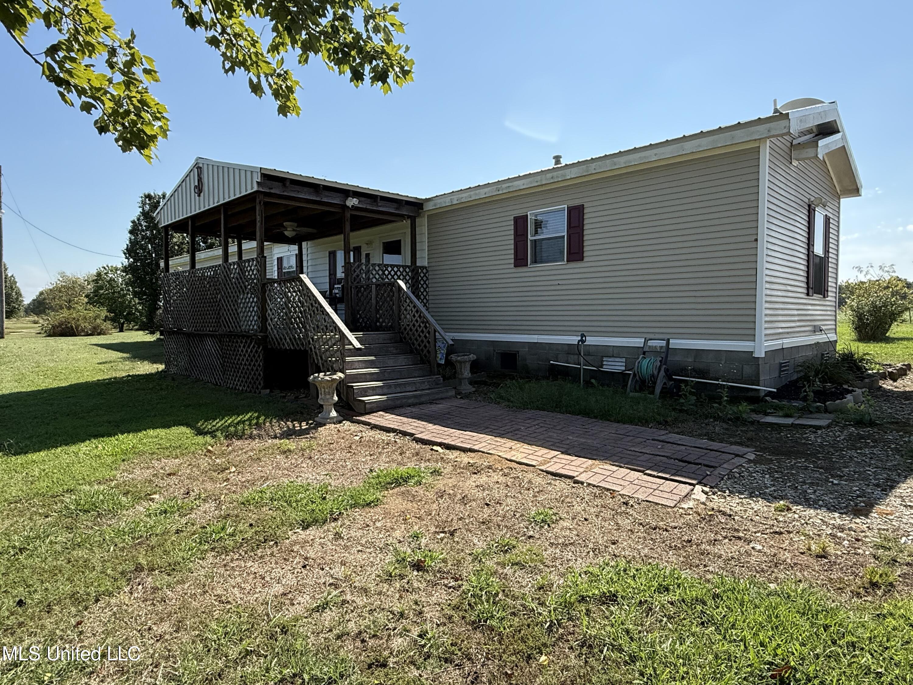 82 Holly Cove Coldwater, MS 38618 - Photo 2 of 13 IMG_0578