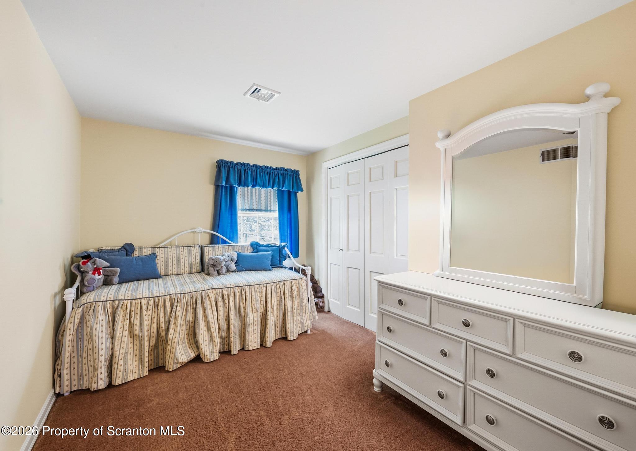 202 Woodlea Road Glenburn, PA 18414 - Photo 19 of 28 a living room with furniture