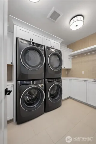 $5,000,000 | 10924 Southeast 24th Place, Bellevue, WA 98004