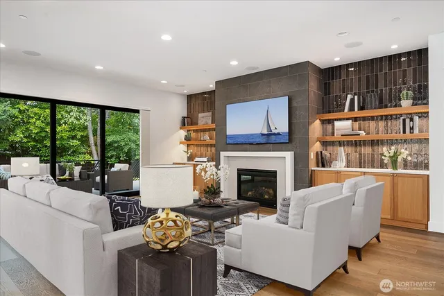 $5,000,000 | 10924 Southeast 24th Place, Bellevue, WA 98004