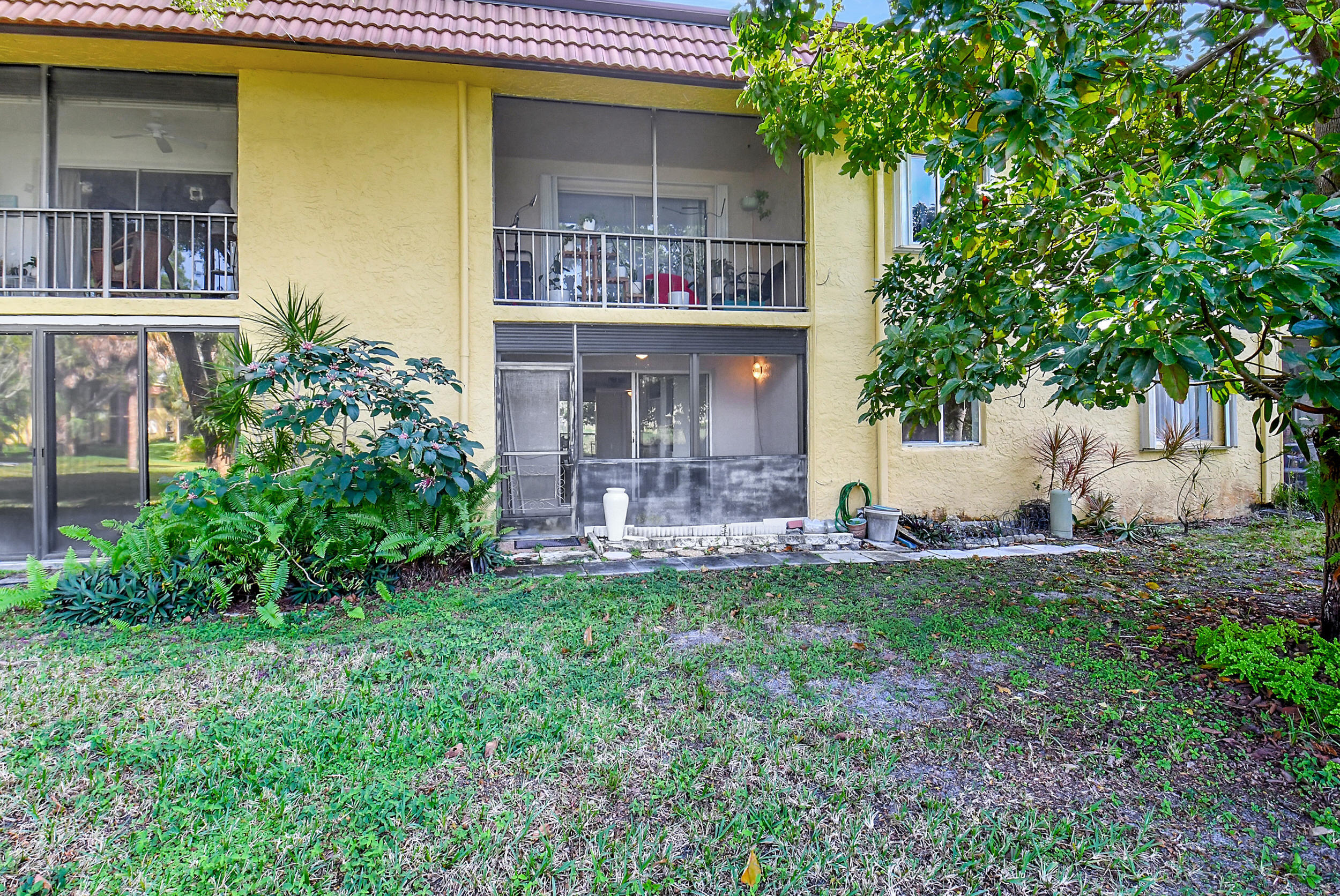 872 Southwest 9th St Circle, Unit 102 Boca Raton, FL 33486 - Photo 11 of 33 Patio from Back
