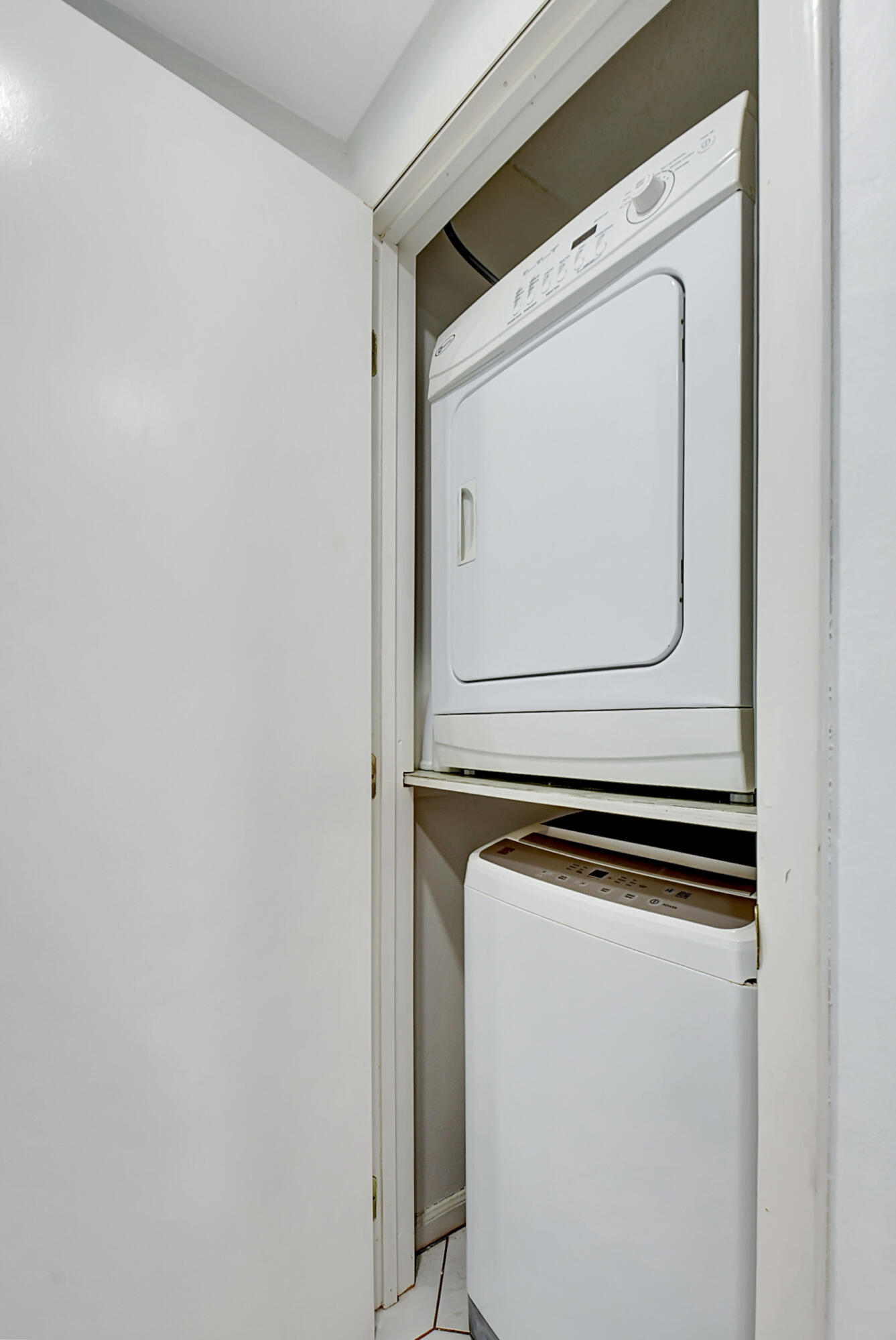 872 Southwest 9th St Circle, Unit 102 Boca Raton, FL 33486 - Photo 16 of 33 Laundry Closet