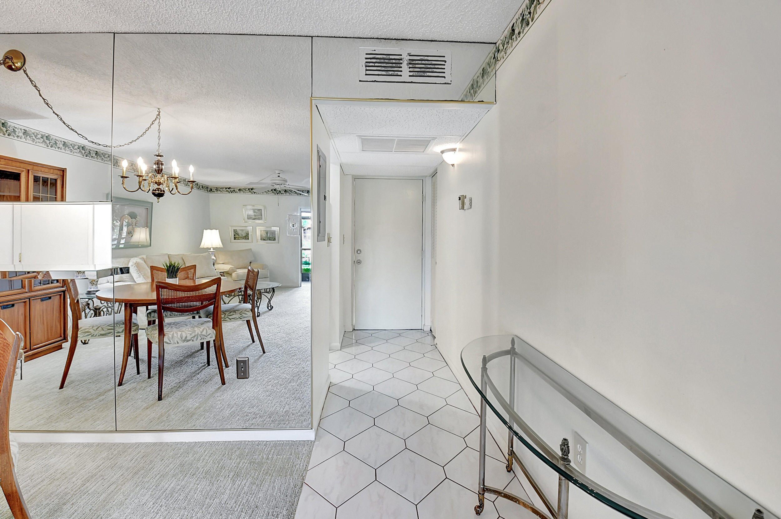 872 Southwest 9th St Circle, Unit 102 Boca Raton, FL 33486 - Photo 4 of 33 Foyer