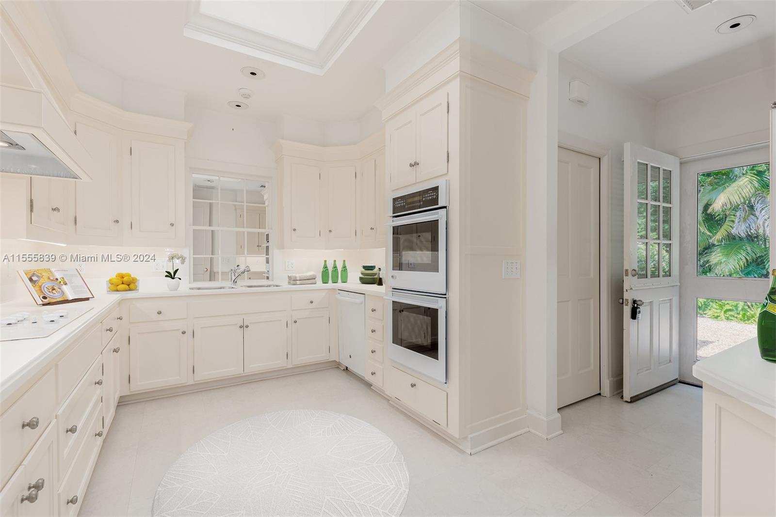 143 Gomez Road Jupiter Island, FL 33455 - Photo 10 of 25 Gallery Image 10