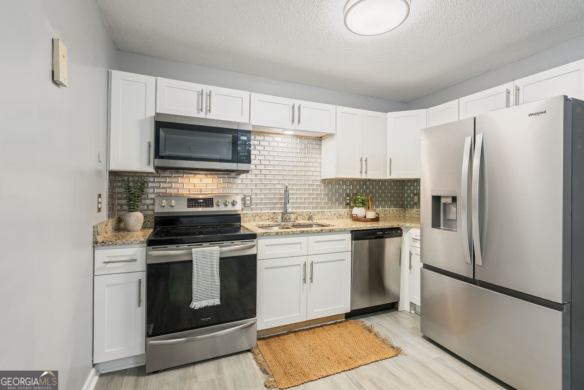 1209 North Hampton Drive Hampton, GA 30228 - Photo 15 of 26 Kitchen