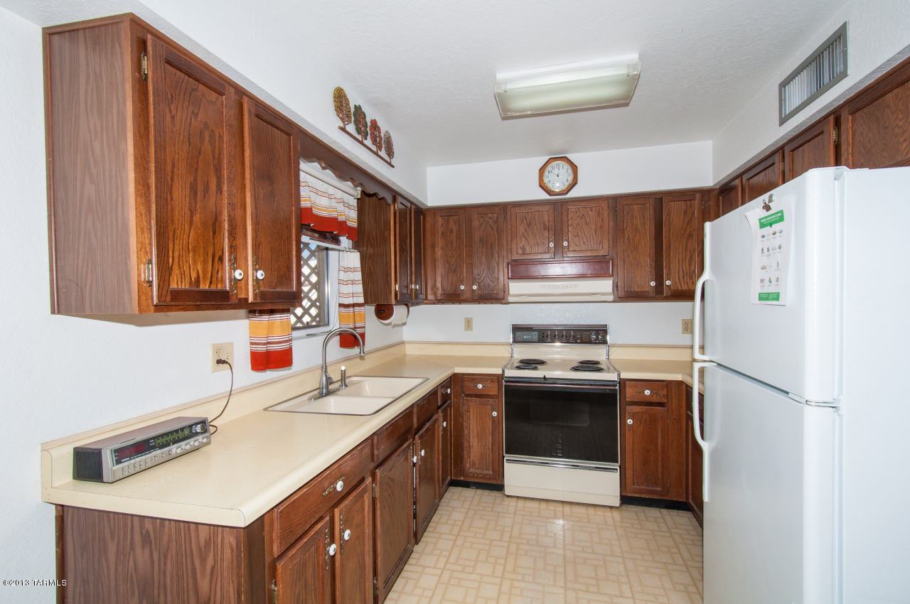 7517 North Oldfather Road Tucson, AZ 85741 - Photo 3 of 17