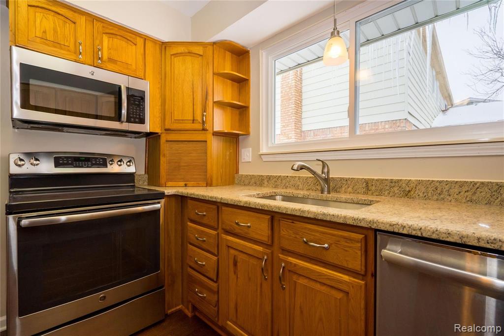 42278 Hanford Road Canton, MI 48187 - Photo 27 of 79