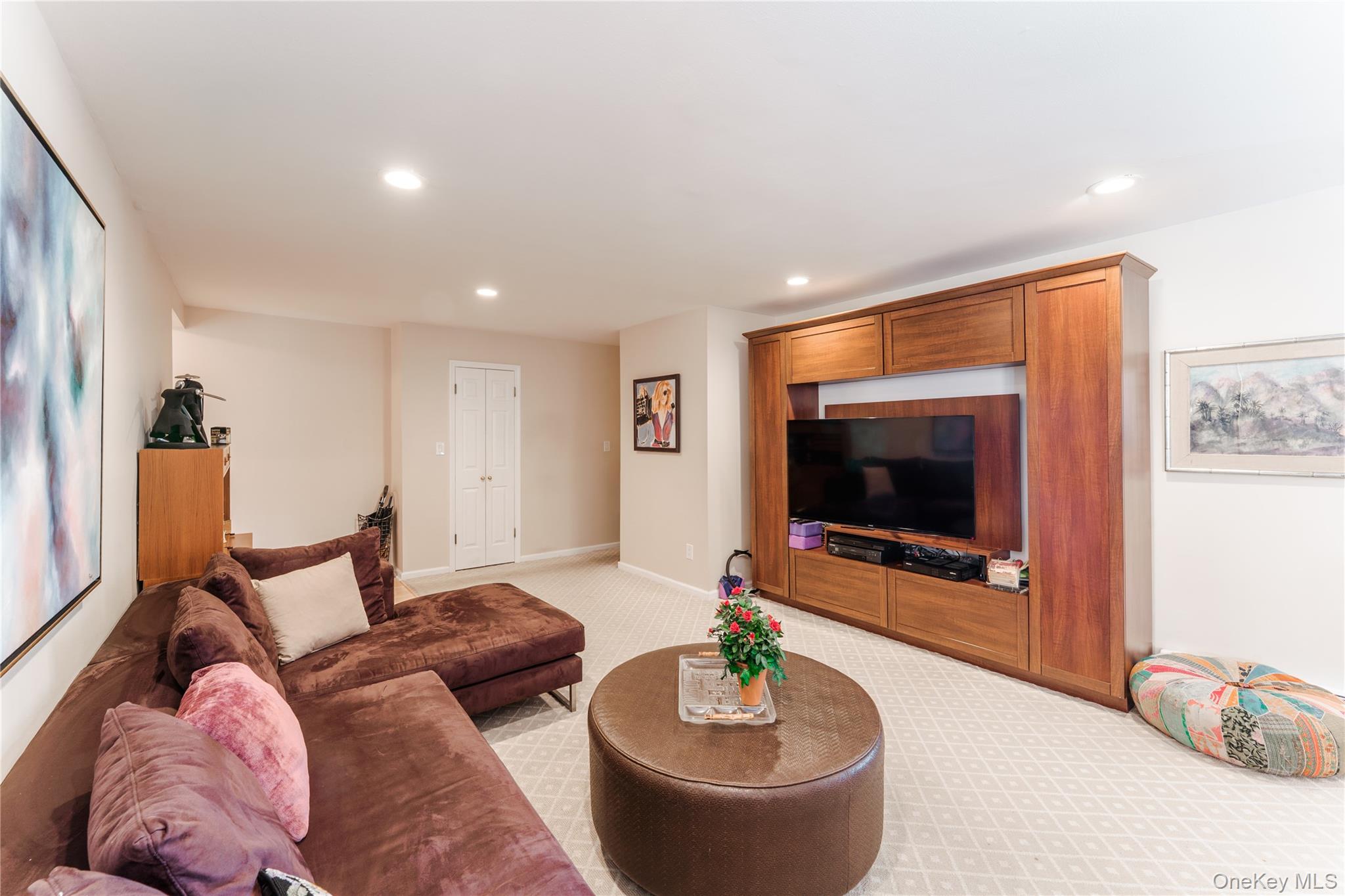 200 South Middle Neck Road, Unit F6 Great Neck, NY 11021 - Photo 3 of 16 a living room with furniture and a flat screen tv