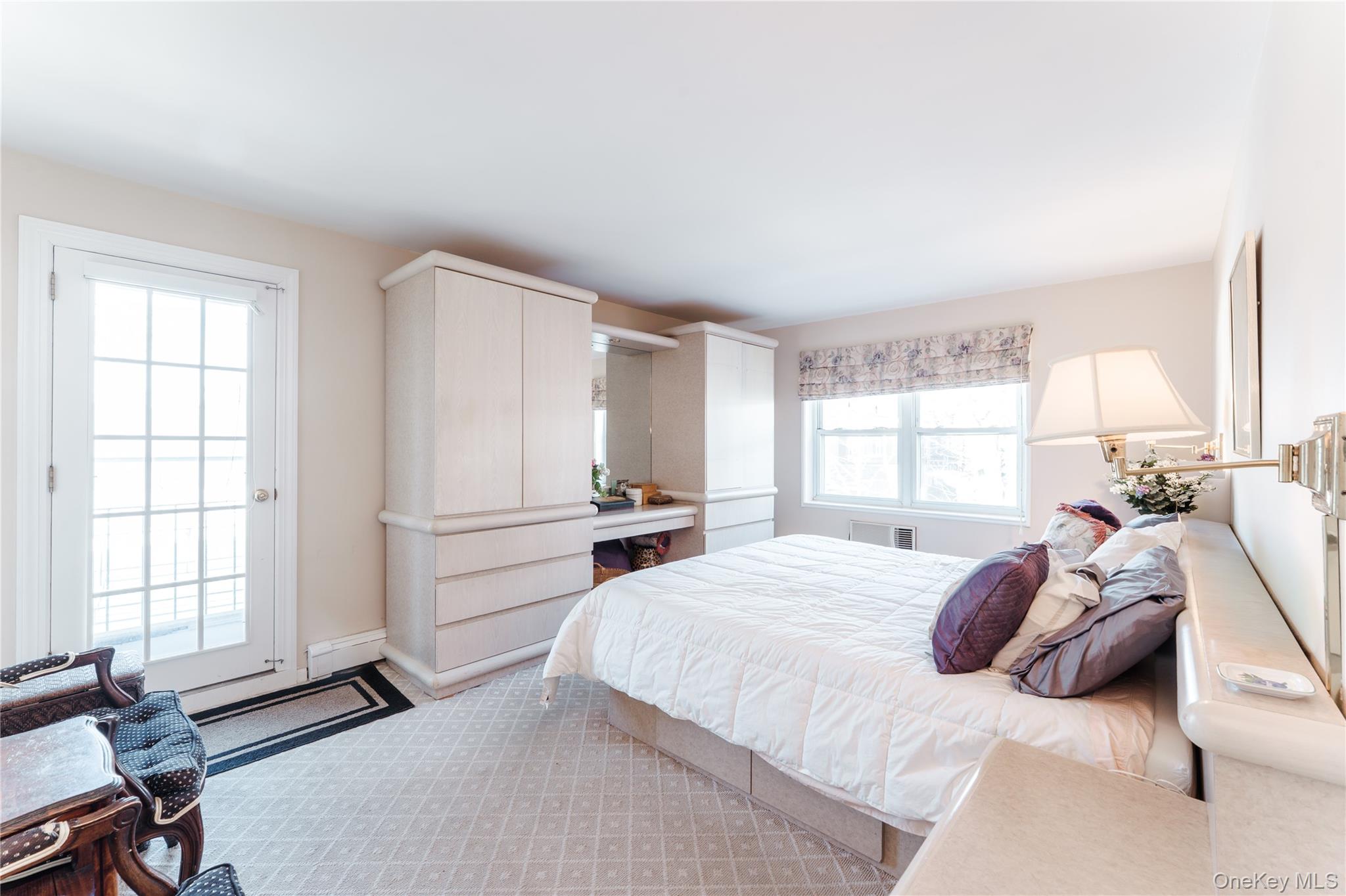 200 South Middle Neck Road, Unit F6 Great Neck, NY 11021 - Photo 8 of 16 a bedroom with a bed and a window