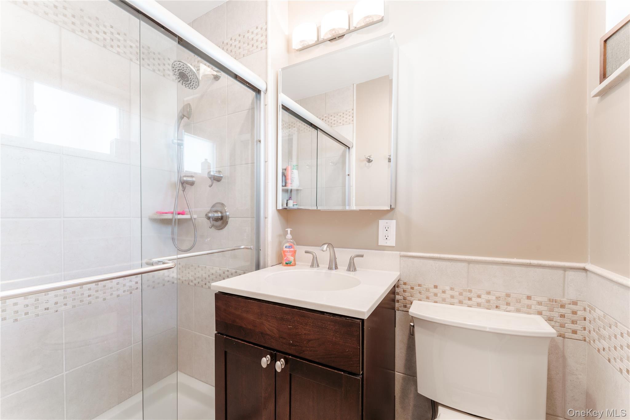200 South Middle Neck Road, Unit F6 Great Neck, NY 11021 - Photo 9 of 16 a bathroom with a sink and a mirror