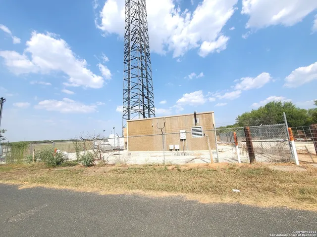 $260,000 | 18996 Frank Hoffman Road, Von Ormy, TX 78073